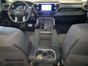 ✅ 2022 Toyota Tundra SR5 • VIN: 5TFLA5EC0NX009497 • Лот: 64442775. Опубликован ранее на Copart с пробегом 86 552 миль. Бесплатный доступ к архиву аукционных продаж из США и подробный отчёт об истории автомобиля на DreamBid. Изображение 8.