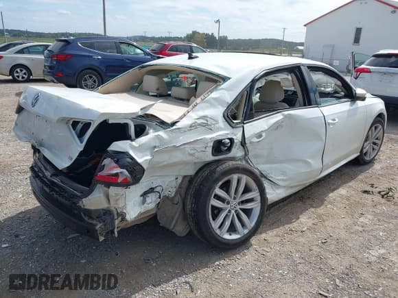 ✅ 2019 Volkswagen Passat Wolfsburg Edition • VIN: 1VWLA7A34KC012386 • Лот: 43193343. Опубликован ранее на IAAI с пробегом 46 301 миль. Бесплатный доступ к архиву аукционных продаж из США и подробный отчёт об истории автомобиля на DreamBid. Изображение 4.