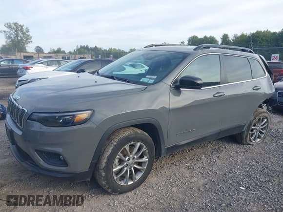 ✅ 2022 Jeep Cherokee Latitude Lux • VIN: 1C4PJMMN1ND514383 • Lot: 43303360. Wystawiony na IAAI z przebiegiem 25 467 mil. Bezpłatny archiwum sprzedaży aukcyjnych z USA i szczegółowy raport historii pojazdu na DreamBid. Zdjęcie 18.