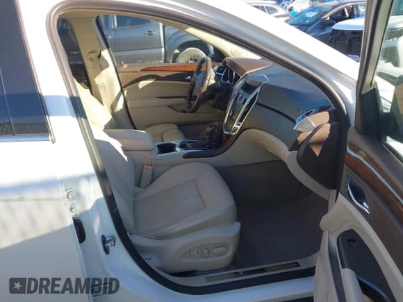 ✅ 2012 Cadillac SRX Luxury Collection • VIN: 3GYFNAE39CS525506 • Lot: 43779373. Wystawiony na IAAI z przebiegiem 79 807 mil. Bezpłatny archiwum sprzedaży aukcyjnych z USA i szczegółowy raport historii pojazdu na DreamBid. Zdjęcie 4.