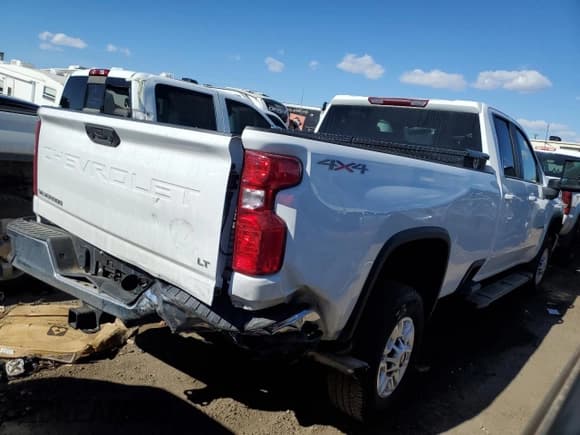 ✅ 2022 Chevrolet Silverado 2500HD LT • VIN: 1GC2YNE73NF121257 • Лот: 50708444. Опубликован ранее на Copart с пробегом 21 135 миль. Бесплатный доступ к архиву аукционных продаж из США и подробный отчёт об истории автомобиля на DreamBid. Изображение 3.