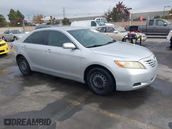 ✅ 2007 Toyota Camry XLE • VIN: 4T1BE46KX7U174294 • Lot: 43830715. Wystawiony na IAAI z przebiegiem 335 628 mil. Bezpłatny archiwum sprzedaży aukcyjnych z USA i szczegółowy raport historii pojazdu na DreamBid. Zdjęcie 1.