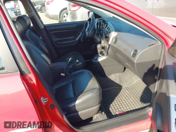 ✅ 2005 Pontiac Vibe • VIN: 5Y2SL63805Z423720 • Lot: 43389214. Listed on IAAI with 299,999 mi. Free auction sales archive from the USA and detailed vehicle history report at DreamBid. Image 5.