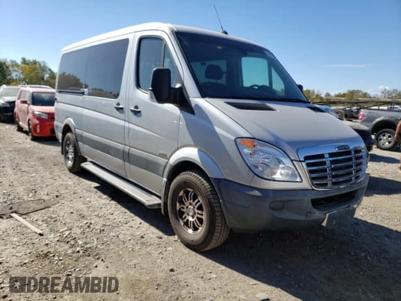 ✅ 2012 Freightliner Sprinter • VIN: WCDPE7CC6C5628816 • Лот: 74807904. Опубликован ранее на Copart с пробегом 156 315 миль. Бесплатный доступ к архиву аукционных продаж из США и подробный отчёт об истории автомобиля на DreamBid. Изображение 4.