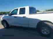 2015 Ram 1500 Express z VIN 1C6RR7FT9FS708212, wystawiony jako IAAI lot #42161725 z przebiegiem 240 892 mil mil oraz . Historia ofert i sprzedaży dostępna na DreamBid. Obrazek 14.