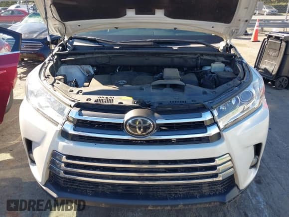 ✅ 2017 Toyota Highlander Limited Platinum • VIN: 5TDYZRFH5HS218017 • Lot: 43569903. Listed on IAAI with 221,162 mi. Free auction sales archive from the USA and detailed vehicle history report at DreamBid. Image 10.