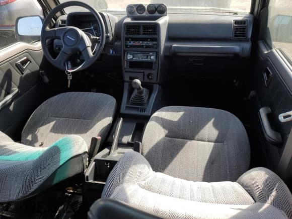 ✅ 1995 Suzuki Sidekick JS • VIN: 2S3TE02V1S6406369 • Lot: 67108335. Listed on Copart with 114,976 mi. Free auction sales archive from the USA and detailed vehicle history report at DreamBid. Image 8.