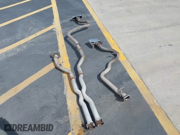 ✅ 2015 Dodge Challenger R/T Plus • VIN: 2C3CDZBTXFH740340 • Lot: 43302906. Wystawiony na IAAI z przebiegiem Nie podano. Bezpłatny archiwum sprzedaży aukcyjnych z USA i szczegółowy raport historii pojazdu na DreamBid. Zdjęcie 12.