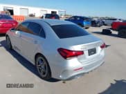 ✅ 2021 Mercedes-Benz A 220 • VIN: W1K3G4FBXMJ290150 • Lot: 43463494. Wystawiony na IAAI z przebiegiem 45 907 mil. Bezpłatny archiwum sprzedaży aukcyjnych z USA i szczegółowy raport historii pojazdu na DreamBid. Zdjęcie 3.