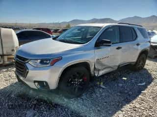 2019 Chevrolet Traverse Premier z VIN 1GNEVKKW1KJ270377, wystawiony jako Copart lot #81073945 z przebiegiem 105 922 mil mil oraz Szkoda całkowita • Salvage title. Historia ofert i sprzedaży dostępna na DreamBid. Obrazek 1.