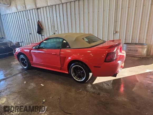 ✅ 2000 Ford Mustang GT • VIN: 1FAFP45X2YF242225 • Lot: 91826185. Wystawiony na Copart z przebiegiem 85 483 mil. Bezpłatny archiwum sprzedaży aukcyjnych z USA i szczegółowy raport historii pojazdu na DreamBid. Zdjęcie 2.
