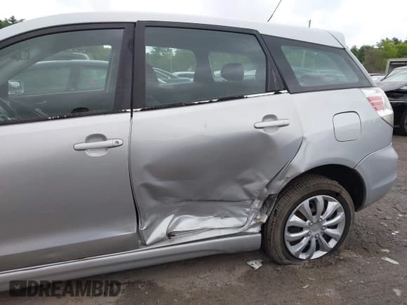 ✅ 2005 Toyota Matrix STD • VIN: 2T1LR32E55C333403 • Lot: 42273681. Listed on IAAI with 192,407 mi. Free auction sales archive from the USA and detailed vehicle history report at DreamBid. Image 6.