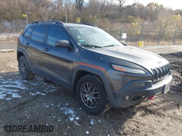 ✅ 2014 Jeep Cherokee Trailhawk • VIN: 1C4PJMBSXEW173028 • Lot: 43656983. Wystawiony na IAAI z przebiegiem 162 681 mil. Bezpłatny archiwum sprzedaży aukcyjnych z USA i szczegółowy raport historii pojazdu na DreamBid. Zdjęcie 1.