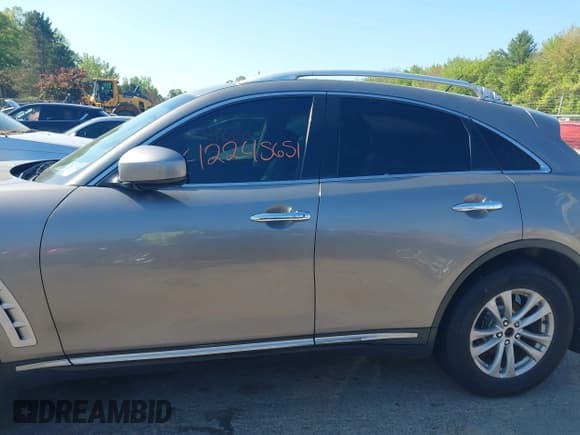 ✅ 2010 Infiniti FX • VIN: JN8AS1MW9AM851036 • Lot: 42245651. Wystawiony na IAAI z przebiegiem 168 134 mil. Bezpłatny archiwum sprzedaży aukcyjnych z USA i szczegółowy raport historii pojazdu na DreamBid. Zdjęcie 15.