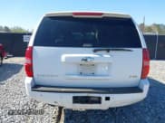 ✅ 2011 Chevrolet Suburban LT • VIN: 1GNSCJE05BR357775 • Lot: 41807667. Wystawiony na IAAI z przebiegiem 327 313 mil. Bezpłatny archiwum sprzedaży aukcyjnych z USA i szczegółowy raport historii pojazdu na DreamBid. Zdjęcie 16.