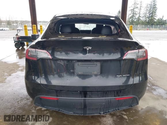 ✅ 2023 Tesla Model Y Long Range • VIN: 7SAYGAEE7PF739924 • Lot: 41612323. Wystawiony na IAAI z przebiegiem 75 226 mil. Bezpłatny archiwum sprzedaży aukcyjnych z USA i szczegółowy raport historii pojazdu na DreamBid. Zdjęcie 15.