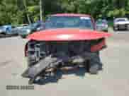 ✅ 2006 Chevrolet Silverado 1500 LS • VIN: 2GCEK19B261101225 • Lot: 70333244. Wystawiony na Copart z przebiegiem 214 034 mil mil. Skorzystaj z bezpłatnego archiwum sprzedaży aukcyjnych z USA i zobacz szczegółowy raport historii pojazdu na DreamBid. Zdjęcie 5.