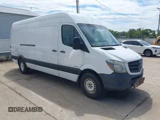 ✅ 2014 Mercedes-Benz Sprinter • VIN: WD3PE8DE9E5829982 • Lot: 43067528. Wystawiony na IAAI z przebiegiem 554 688 mil. Bezpłatny archiwum sprzedaży aukcyjnych z USA i szczegółowy raport historii pojazdu na DreamBid. Zdjęcie 1.