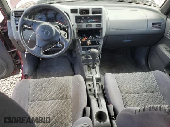 ✅ 1998 Toyota RAV4 • VIN: JT3HP10VXW7079004 • Лот: 84960435. Опубликован ранее на Copart с пробегом 218 418 миль. Бесплатный доступ к архиву аукционных продаж из США и подробный отчёт об истории автомобиля на DreamBid. Изображение 8.