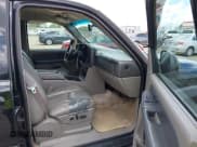 ✅ 2003 Chevrolet Suburban LT • VIN: 3GNGK26G93G102137 • Лот: 42087381. Опубликован ранее на IAAI с пробегом 247 382 миль. Бесплатный доступ к архиву аукционных продаж из США и подробный отчёт об истории автомобиля на DreamBid. Изображение 5.