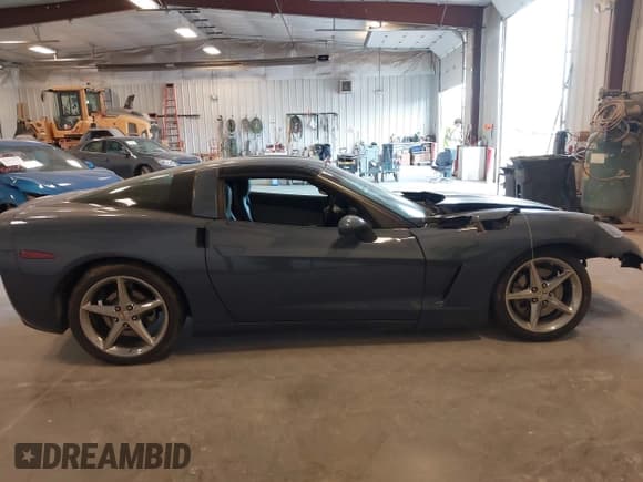 ✅ 2011 Chevrolet Corvette 3LT • VIN: 1G1YG2DW5B5105267 • Lot: 42105463. Listed on IAAI with 33,241 mi. Free auction sales archive from the USA and detailed vehicle history report at DreamBid. Image 13.