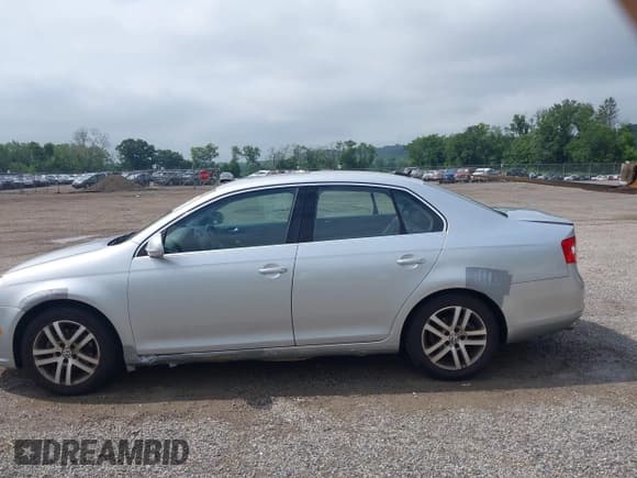 ✅ 2005 Volkswagen Jetta 2.5L • VIN: 3VWDF71K25M610900 • Лот: 42834187. Опубликован ранее на IAAI с пробегом 127 701 миль. Бесплатный доступ к архиву аукционных продаж из США и подробный отчёт об истории автомобиля на DreamBid. Изображение 14.