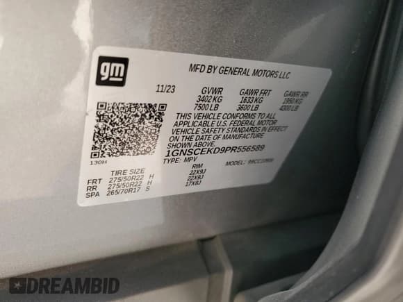 ✅ 2023 Chevrolet Suburban RST • VIN: 1GNSCEKD9PR556589 • Lot: 76045104. Wystawiony na Copart z przebiegiem 7 411 mil. Bezpłatny archiwum sprzedaży aukcyjnych z USA i szczegółowy raport historii pojazdu na DreamBid. Zdjęcie 13.