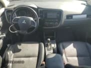 ✅ 2015 Mitsubishi Outlander SE • VIN: JA4AD3A39FZ011239 • Lot: 84612515. Wystawiony na Copart z przebiegiem 133 897 mil. Bezpłatny archiwum sprzedaży aukcyjnych z USA i szczegółowy raport historii pojazdu na DreamBid. Zdjęcie 8.