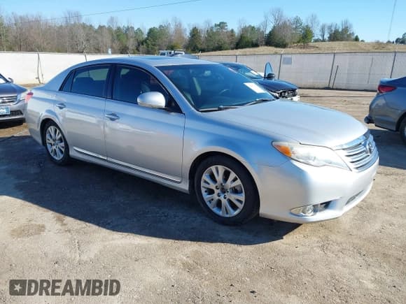 ✅ 2012 Toyota Avalon • VIN: 4T1BK3DB4CU451330 • Lot: 41667360. Wystawiony na IAAI z przebiegiem 232 263 mil. Bezpłatny archiwum sprzedaży aukcyjnych z USA i szczegółowy raport historii pojazdu na DreamBid. Zdjęcie 1.