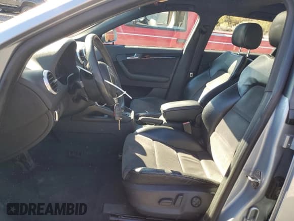 ✅ 2010 Audi A3 Premium Plus • VIN: WAUKEAFM0AA100148 • Lot: 76049524. Wystawiony na Copart z przebiegiem 149 289 mil. Bezpłatny archiwum sprzedaży aukcyjnych z USA i szczegółowy raport historii pojazdu na DreamBid. Zdjęcie 7.