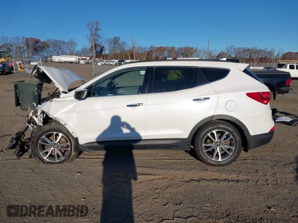 ✅ 2014 Hyundai Santa Fe • VIN: 5XYZUDLA9EG129783 • Lot: 43591728. Listed on IAAI with 76,585 mi. Free auction sales archive from the USA and detailed vehicle history report at DreamBid. Image 15.