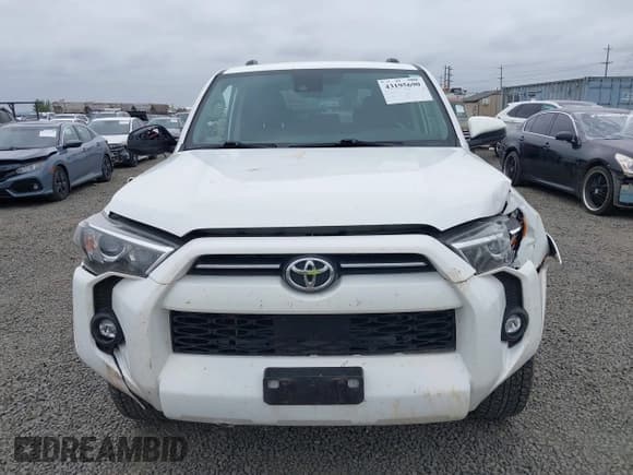 ✅ 2022 Toyota 4Runner SR5 • VIN: JTEMU5JR2N6053461 • Lot: 43195690. Listed on IAAI with 37,736 mi. Free auction sales archive from the USA and detailed vehicle history report at DreamBid. Image 12.