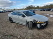 ✅ 2024 Kia K5 GT-Line • VIN: 5XXG64J29RG235951 • Lot: 85476185. Wystawiony na Copart z przebiegiem 32 393 mil. Bezpłatny archiwum sprzedaży aukcyjnych z USA i szczegółowy raport historii pojazdu na DreamBid. Zdjęcie 4.