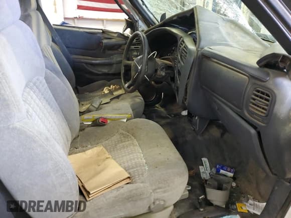 ✅ 2003 Chevrolet S-10 Work Truck • VIN: 1GCCS14XX38237623 • Лот: 48796675. Опубликован ранее на Copart с пробегом Не указан. Бесплатный доступ к архиву аукционных продаж из США и подробный отчёт об истории автомобиля на DreamBid. Изображение 7.