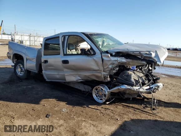 ✅ 2004 Chevrolet Silverado 2500HD LS • VIN: 1GCHK23U34F157175 • Lot: 80878705. Wystawiony na Copart z przebiegiem Nie podano. Bezpłatny archiwum sprzedaży aukcyjnych z USA i szczegółowy raport historii pojazdu na DreamBid. Zdjęcie 4.