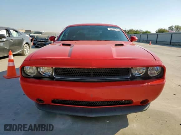 2014 Dodge Challenger SXT with VIN 2C3CDYAG4EH127031, listed as a Copart auction lot 82451765 with 190,353 mi miles and Salvage title. Bid and sale history available at DreamBid. Image 5.