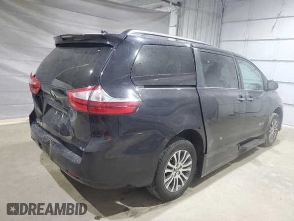 ✅ 2018 Toyota Sienna XLE Auto Access Seat • VIN: 5TDYZ3DC5JS906920 • Lot: 68258845. Listed on Copart with 18,787 mi. Free auction sales archive from the USA and detailed vehicle history report at DreamBid. Image 3.