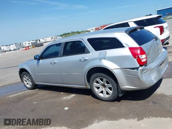 2005 Dodge Magnum SE с VIN 2D4FV48V65H531888, выставлен на аукционе IAAI как лот 42845886 с пробегом 262 724 миль миль и . История ставок и продаж доступна на DreamBid. Изображение 14.