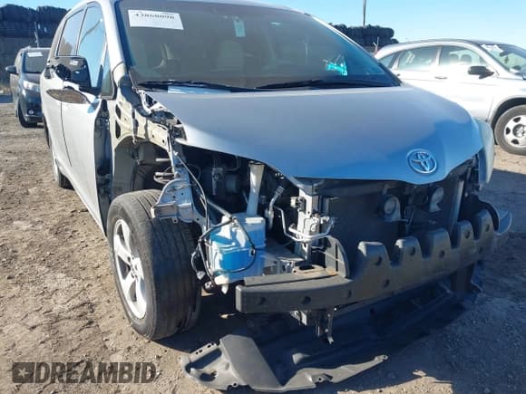 ✅ 2012 Toyota Sienna LE • VIN: 5TDKK3DC7CS223162 • Lot: 43868098. Listed on IAAI with 162,783 mi. Free auction sales archive from the USA and detailed vehicle history report at DreamBid. Image 17.