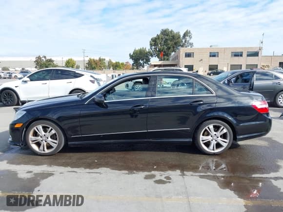 ✅ 2013 Mercedes-Benz E 350 Luxury • VIN: WDDHF5KB5DA752604 • Lot: 43654639. Wystawiony na IAAI z przebiegiem 158 215 mil. Bezpłatny archiwum sprzedaży aukcyjnych z USA i szczegółowy raport historii pojazdu na DreamBid. Zdjęcie 14.