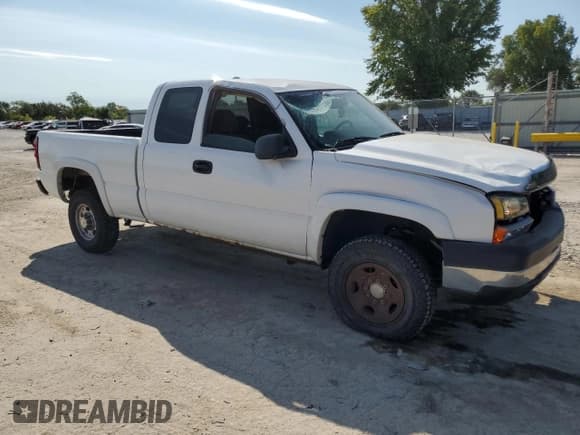 ✅ 2006 Chevrolet Silverado 2500HD Work Truck • VIN: 1GCHK29UX6E129048 • Lot: 71828374. Wystawiony na Copart z przebiegiem 287 119 mil. Bezpłatny archiwum sprzedaży aukcyjnych z USA i szczegółowy raport historii pojazdu na DreamBid. Zdjęcie 4.