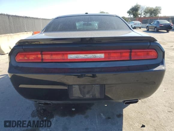 ✅ 2013 Dodge Challenger SXT • VIN: 2C3CDYAGXDH653548 • Lot: 92453435. Wystawiony na Copart z przebiegiem 177 018 mil. Bezpłatny archiwum sprzedaży aukcyjnych z USA i szczegółowy raport historii pojazdu na DreamBid. Zdjęcie 6.