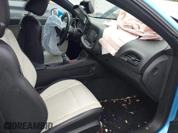 ✅ 2015 Dodge Challenger SXT Plus • VIN: 2C3CDZBG5FH821099 • Lot: 43550995. Wystawiony na IAAI z przebiegiem 64 750 mil. Bezpłatny archiwum sprzedaży aukcyjnych z USA i szczegółowy raport historii pojazdu na DreamBid. Zdjęcie 5.