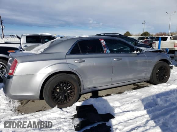 ✅ 2013 Chrysler 300 S • VIN: 2C3CCAGG4DH590142 • Лот: 88952055. Опубликован ранее на Copart с пробегом 146 325 миль. Бесплатный доступ к архиву аукционных продаж из США и подробный отчёт об истории автомобиля на DreamBid. Изображение 3.