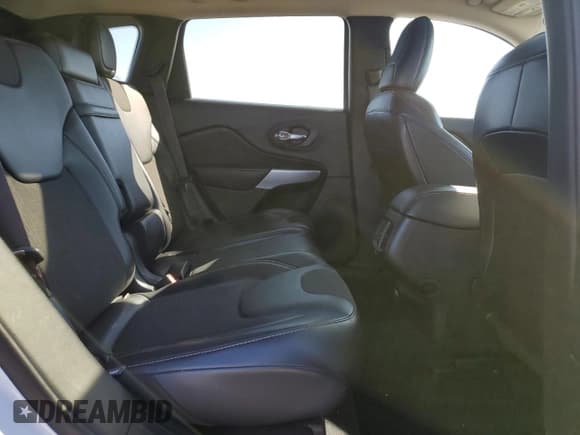 ✅ 2018 Jeep Cherokee Latitude Plus • VIN: 1C4PJMLX4JD530011 • Lot: 84009825. Wystawiony na Copart z przebiegiem 61 486 mil. Bezpłatny archiwum sprzedaży aukcyjnych z USA i szczegółowy raport historii pojazdu na DreamBid. Zdjęcie 11.