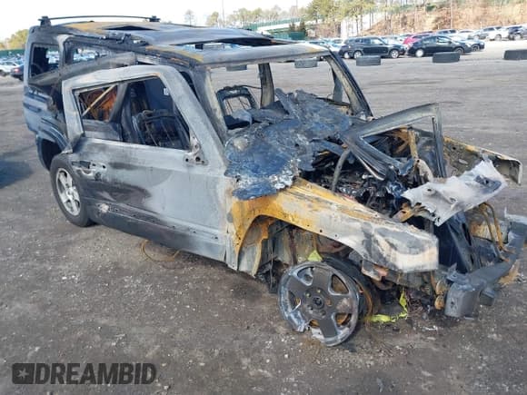 ✅ 2009 Jeep Commander Sport • VIN: 1J8HG48K09C536785 • Lot: 41739018. Listed on IAAI with 117,100 mi. Free auction sales archive from the USA and detailed vehicle history report at DreamBid. Image 1.