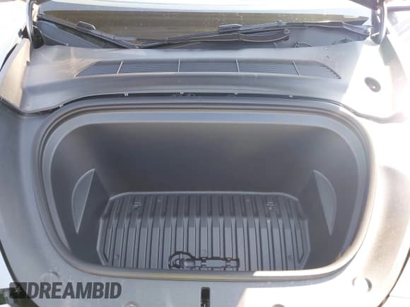 ✅ 2025 Tesla Model Y Performance • VIN: 7SAYGDEF7SF261071 • Lot: 42738857. Listed on IAAI with 7,305 mi. Free auction sales archive from the USA and detailed vehicle history report at DreamBid. Image 10.