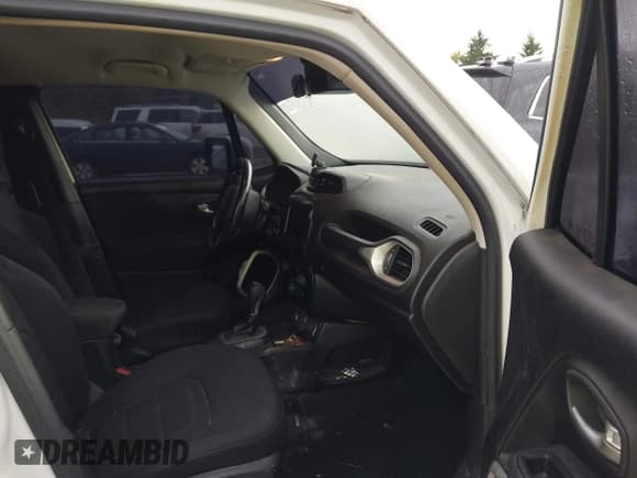 ✅ 2019 Jeep Renegade Altitude • VIN: ZACNJBBB6KPK08780 • Lot: 42998165. Listed on IAAI with 190,062 mi. Free auction sales archive from the USA and detailed vehicle history report at DreamBid. Image 5.