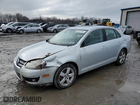 ✅ 2009 Volkswagen Jetta SE • VIN: 3VWRZ71K89M062050 • Lot: 83973194. Listed on Copart with 48,996 mi. Free auction sales archive from the USA and detailed vehicle history report at DreamBid. Image 1.