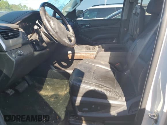 ✅ 2018 Chevrolet Suburban LT • VIN: 1GNSCHKC1JR256027 • Lot: 91641015. Listed on Copart with 165,545 mi. Free auction sales archive from the USA and detailed vehicle history report at DreamBid. Image 7.